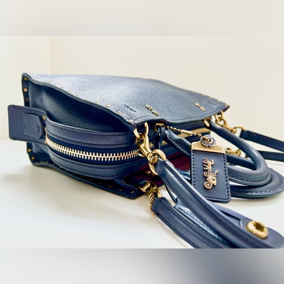 COACH 1941 Rogue 25 In Deep Navy Blue With Tea Rose Rivets - Picture 15 of 16